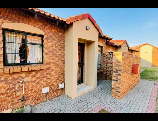 2 BEDROOM PROPERTY TO RENT IN MONAVONI